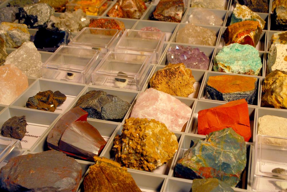 Basic systematic collection: 150 minerals (60x60 mm)
