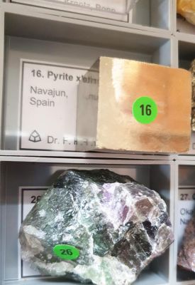 Lehrsammlung system. Mineralogie: 300 Minerale (60x60 mm)