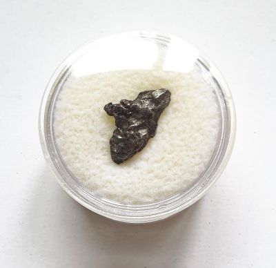 Iron meteorite (approx. 1 cm)