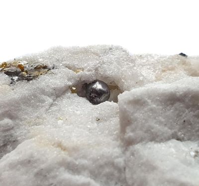 Galenite (ca. 3 mm) in Dolomite