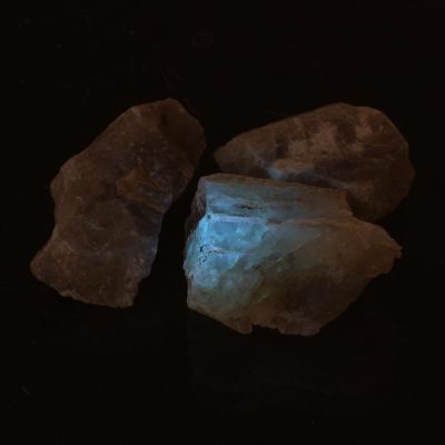 UV-Mineral: Aragonit (ca. 2 cm)
