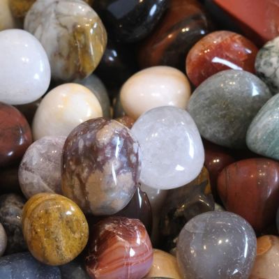 Mixed lot of 10 tumbled stones (each ca. 1-2 cm)