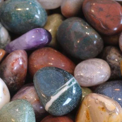 Mixed lot of 3 tumbled stones (each ca. 3-4 cm)
