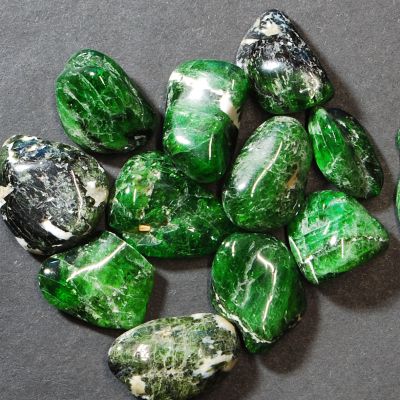 Diopside (approx. 1 cm)