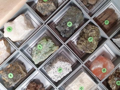 Sammlung: 30 gesteinsbildende Mineralien (45x60 mm)