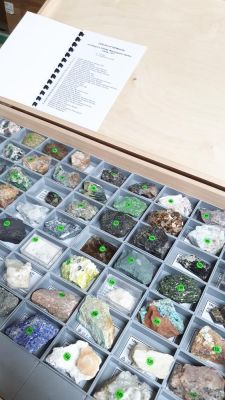Basic systematic collection: 150 minerals (45x60 mm)