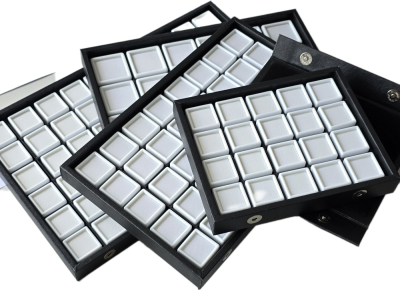 Case with 30 X 30 mm Glas lid boxes