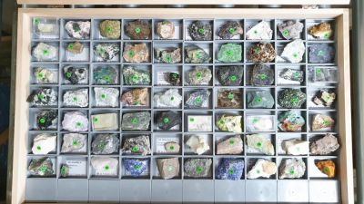 Basic systematic collection: 150 minerals (45x60 mm)