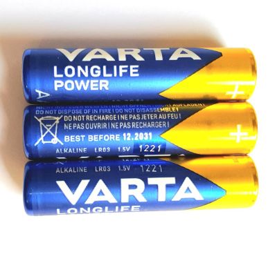Batteries: 3x1,5V AAA