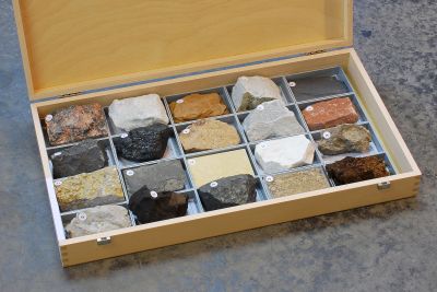 Stratigrafische Sammlung: 20 Gesteine (60x90 mm)