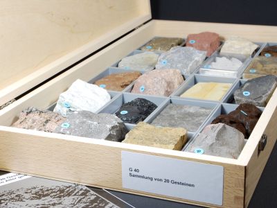 Stratigrafische Sammlung: 20 Gesteine (60x90 mm)