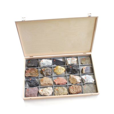 Stratigrafische Sammlung: 40 Gesteine (90x120 mm) m. Kasten